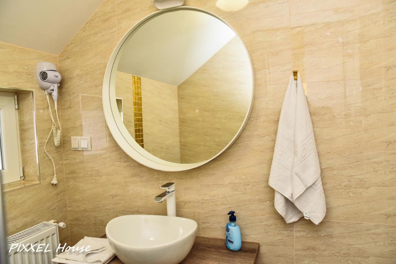 Pixxel House Ξενοδοχείο Moeciu De Sus Εξωτερικό φωτογραφία